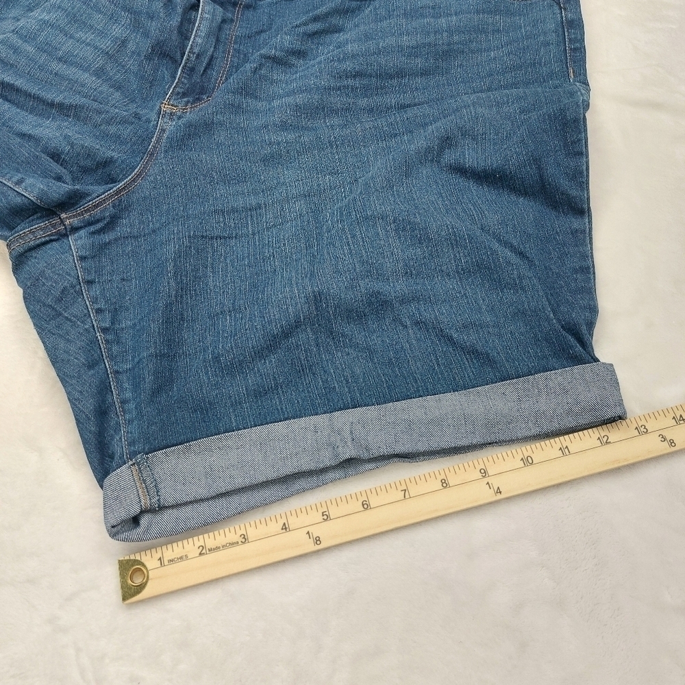 STYLE & CO WOMEN'S DARK WASH DENIM BLUE JEAN CUFFED BERMUDA SHORTS SIZE 24W - Picture 4 of 9